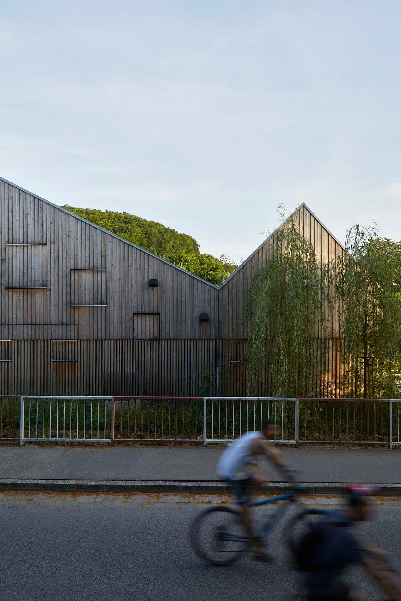 Nový dům se starým mlýnem – usedlost v Opatové | myLoci