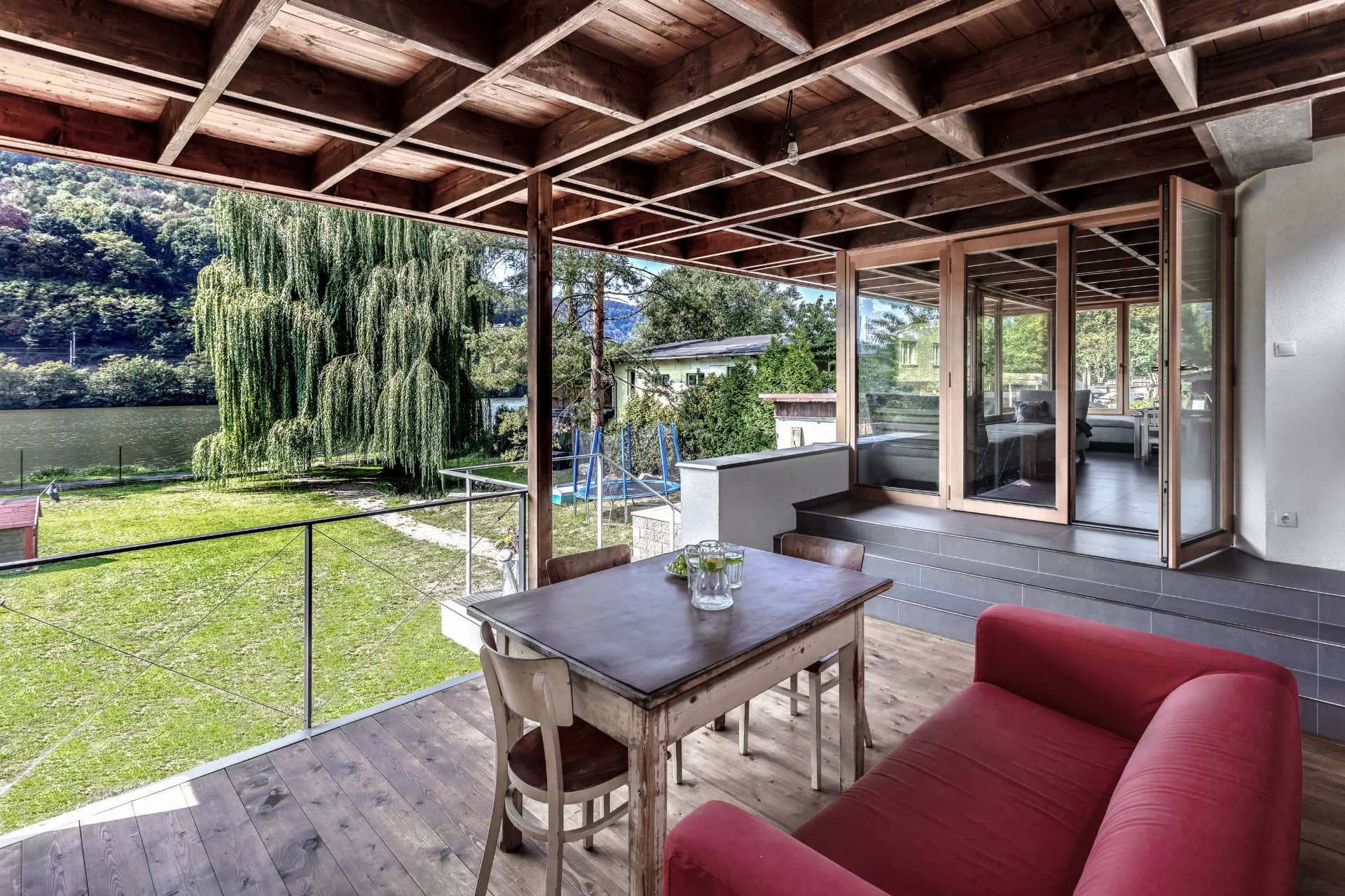 Chata u řeky Brná nad Labem – moderní rekreace | myLoci