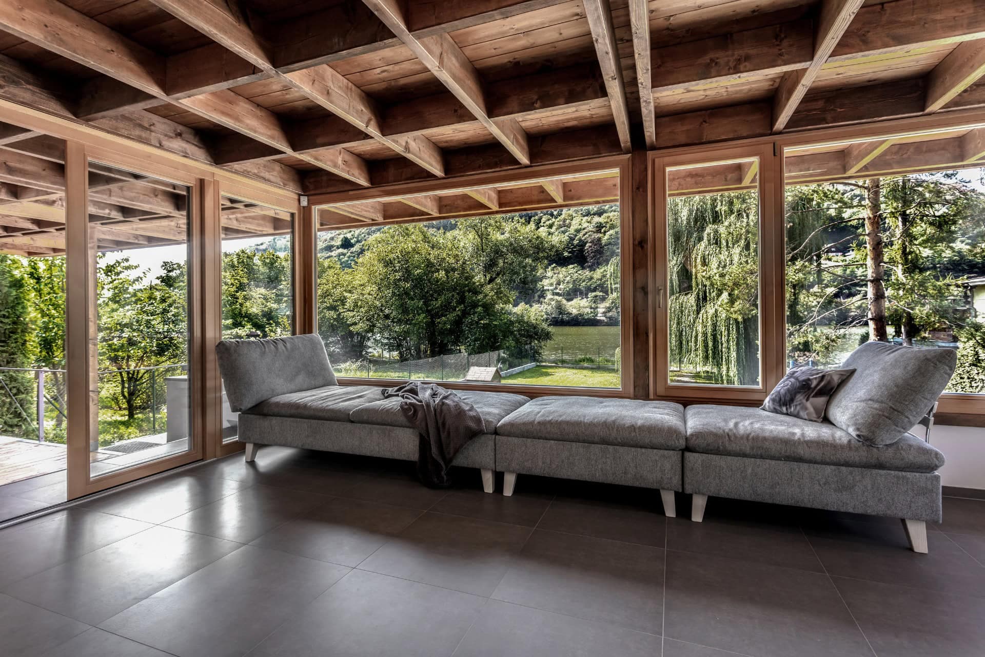 Chata u řeky Brná nad Labem – moderní rekreace | myLoci