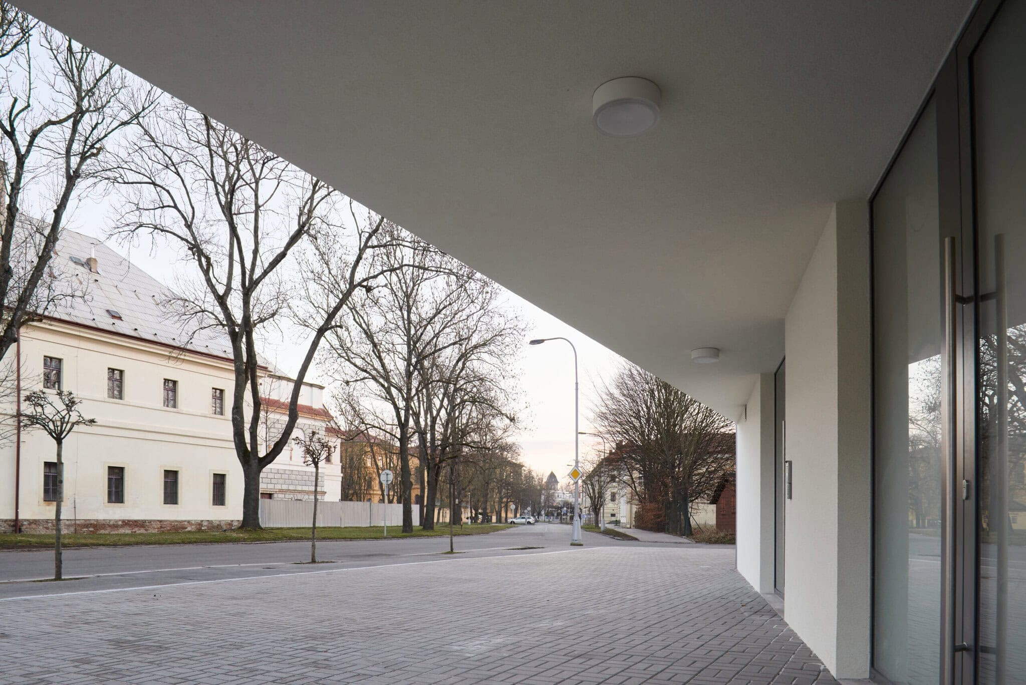 Polyfunkční dům v Hradci Králové – Dům nad domem | myLoci