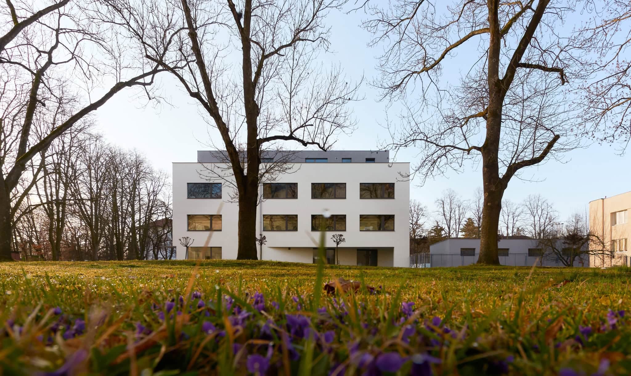 Polyfunkční dům v Hradci Králové – Dům nad domem | myLoci