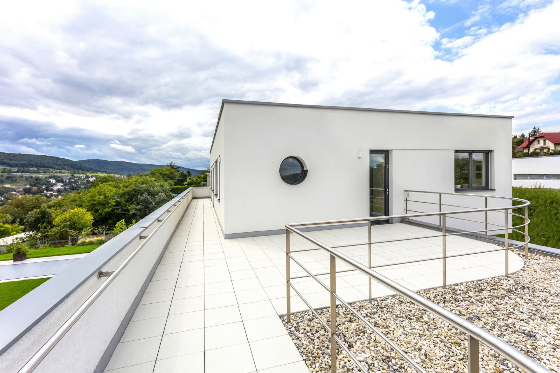 Rodinný dům Černošice – moderní vila u Berounky | myLoci